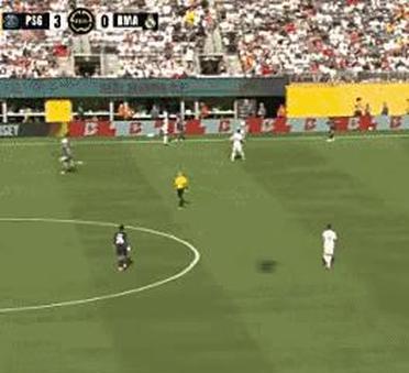 世俱杯半决赛，巴黎4-0击败皇马，晋级决赛。大巴黎真是残暴，来一个灭一个。4场对