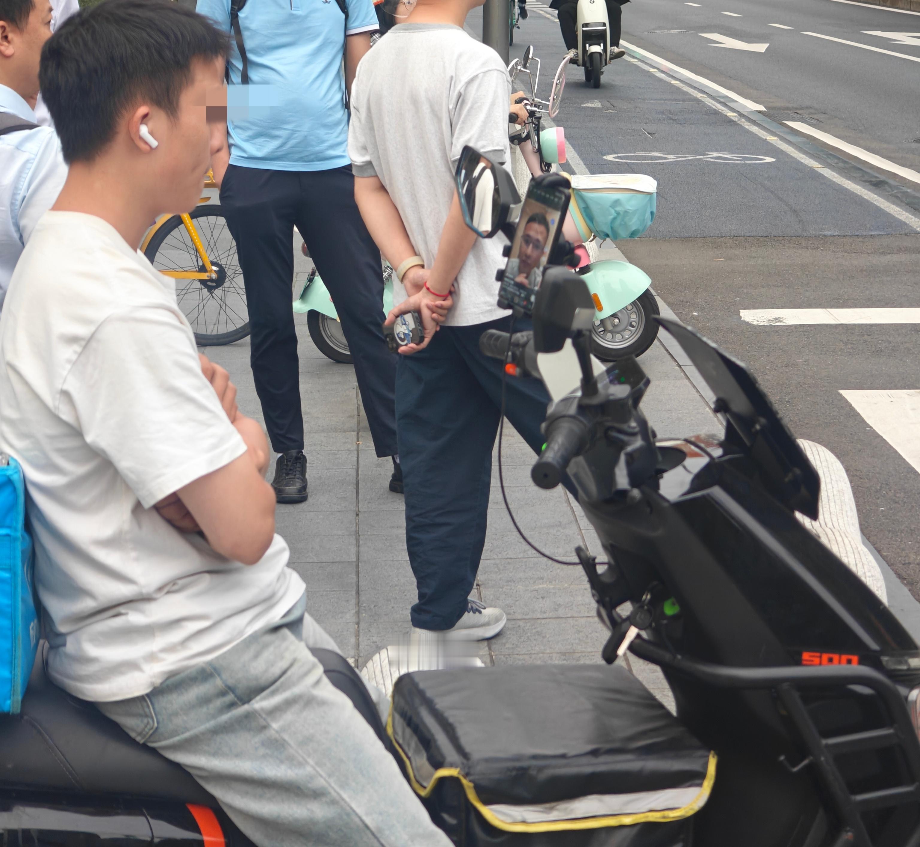 到群众中去[点赞]​​​