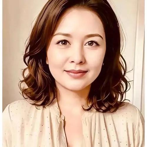 温暖如春，甜美微笑，散发着优雅气质🌸✨温柔系女性魅力明媚阳光感甜美微笑写真