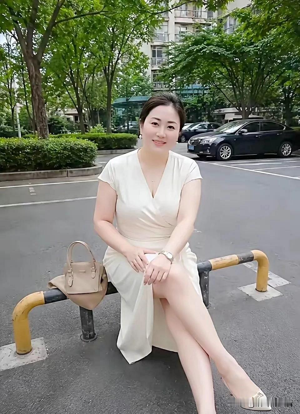 48岁的大姐说，你愿意花18.8彩礼，把我娶回家吗？这是我刚在某平台上看到的，
