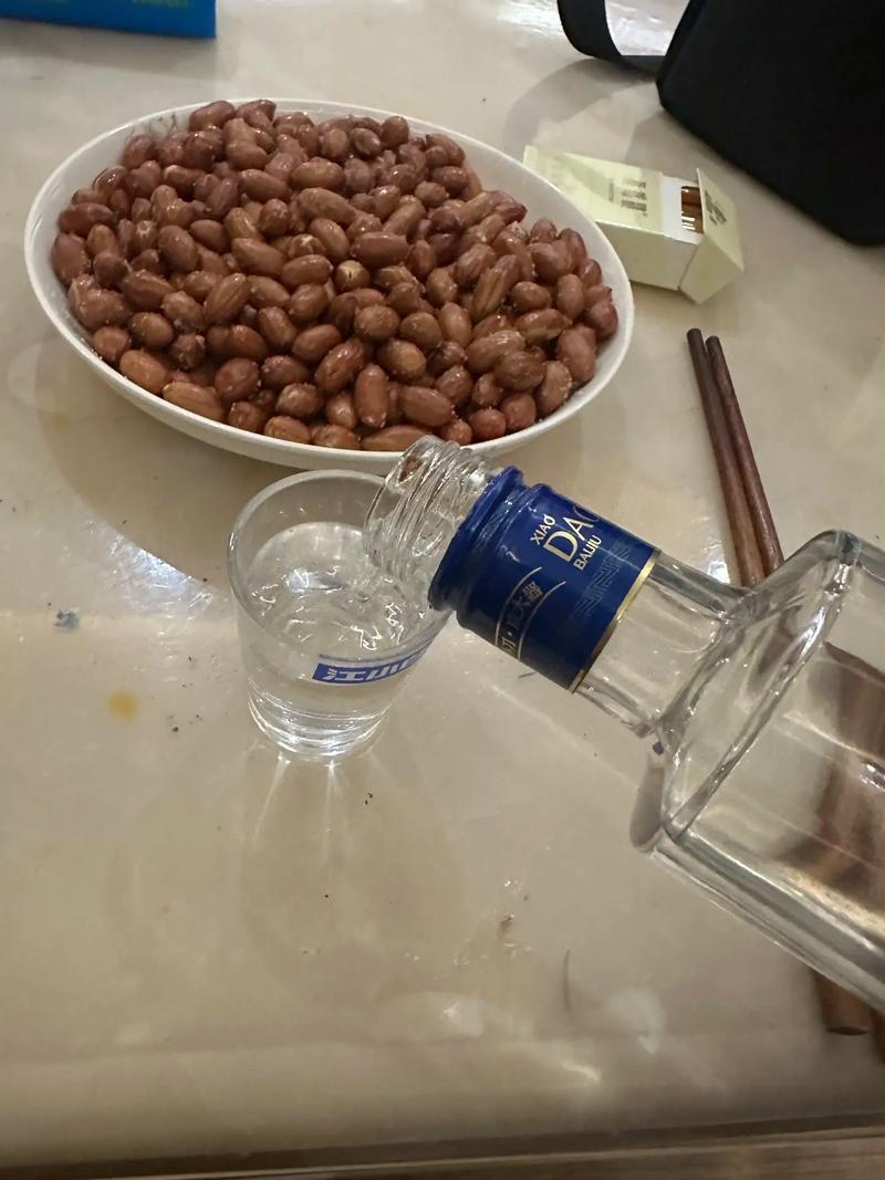 喝酒脸红是“能喝”的表现？大错特错！这其实是身体发出的中毒警报！一喝酒就上脸，