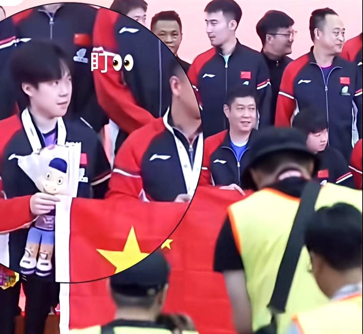 他们两个想干啥这两个人心照不宣，就想着能一起幸福下班，