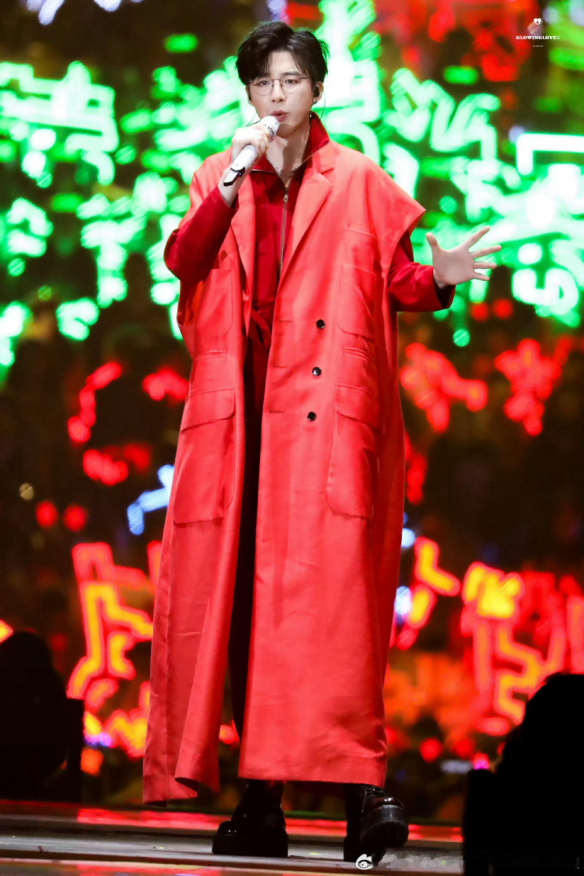 摩登兄弟19年星光大赏！好长一条人！这衣服给我当被子都行！​​​
