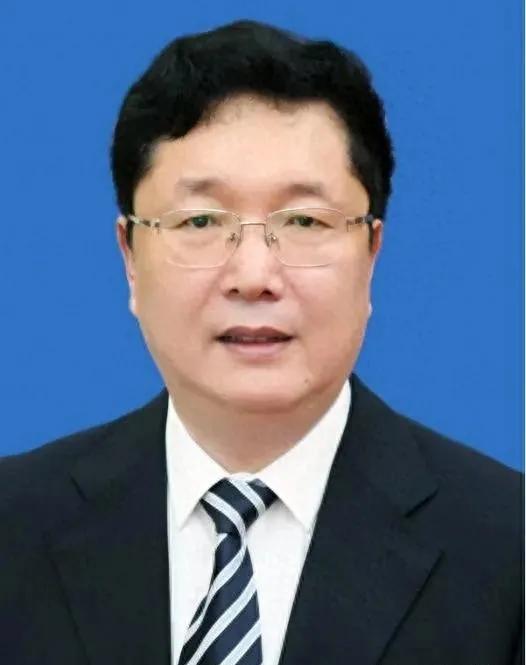 江苏省纪委和多家新闻媒体联合通报了一位副厅级官员的查处情况。这位名叫王旭东的同志