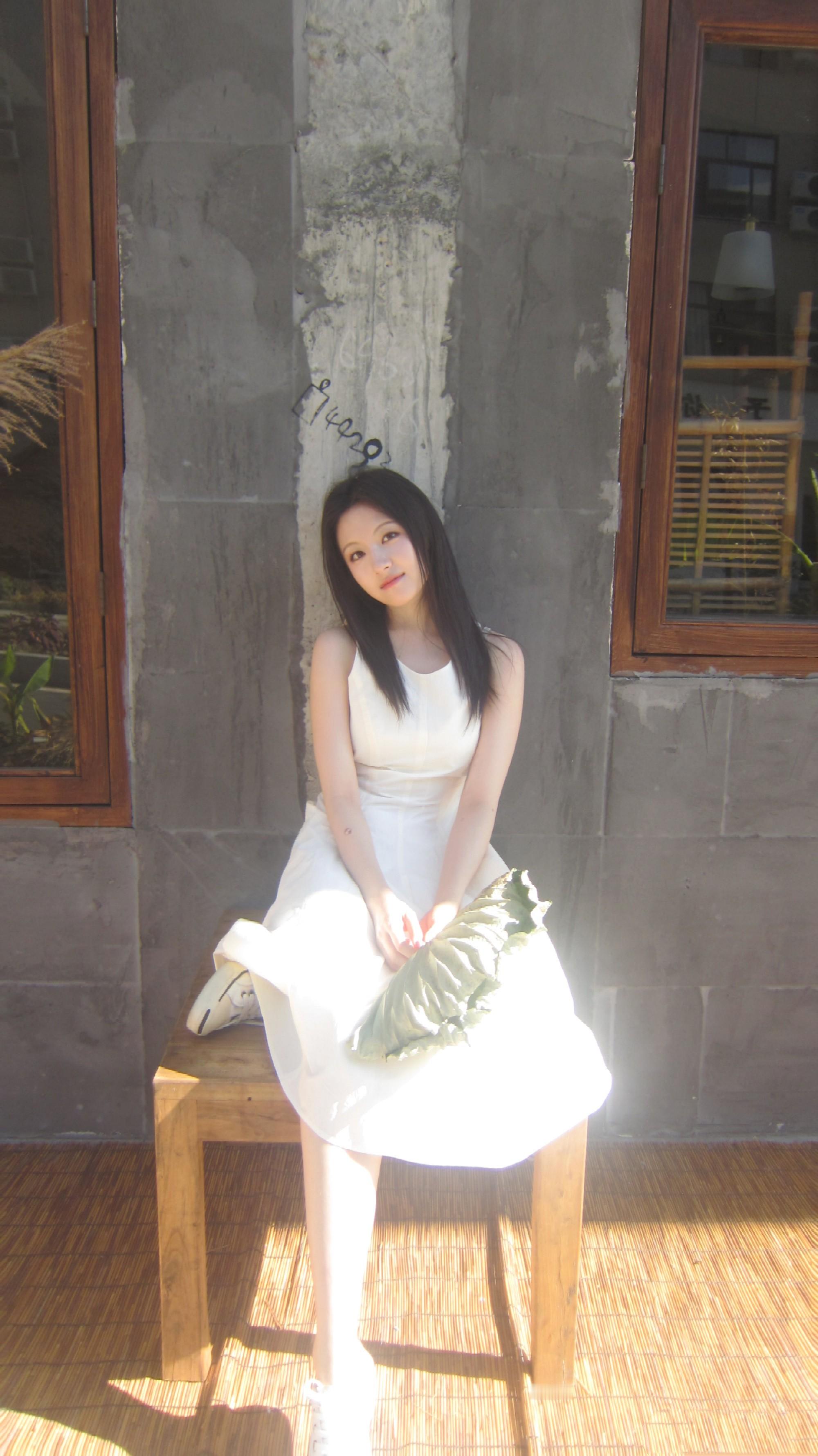 李兰迪白裙穿搭柔美私服​​​