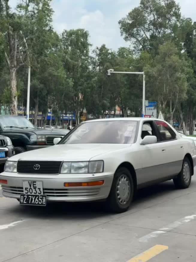 凌志LS400见多了，挂丰田标的见过吗？