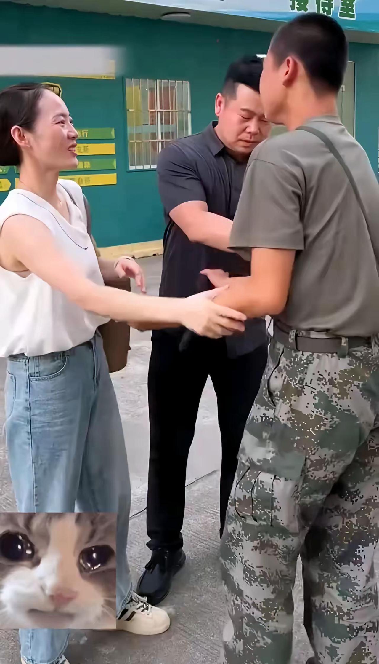 3岁爸爸走了，妈妈再嫁，4岁就跟着姑姑姑父一起生活。如今也成为185的大孩子了，