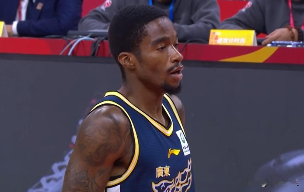 胡明轩，上半场0出手。作为国手和队长，在球队大比分领先时，他一次投篮尝试都没