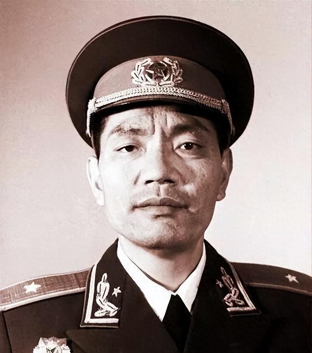 将军尤太忠每次到连队总是习惯数猪，秘书说最重要的不是人，而是把猪数清楚！195