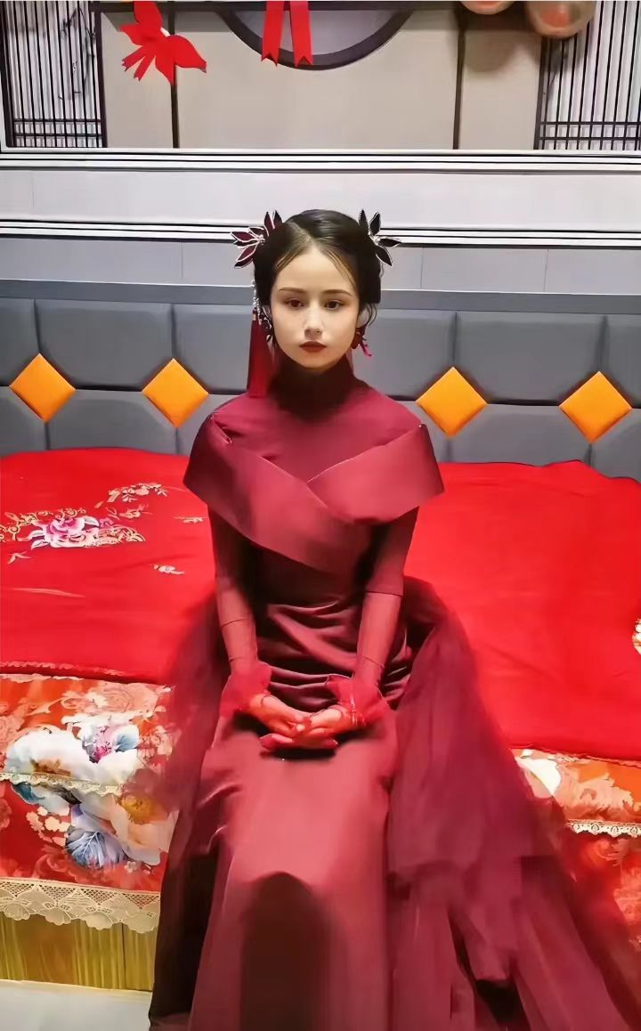 新娘挺漂亮的，但总是感觉有点怪怪的