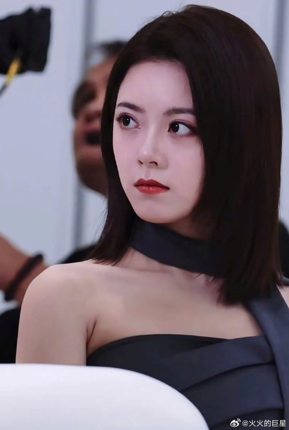 赵今麦挂脖灰色长裙赵今麦无可替代挂脖灰色长裙徐迟女神美成这样真的对吗​​​