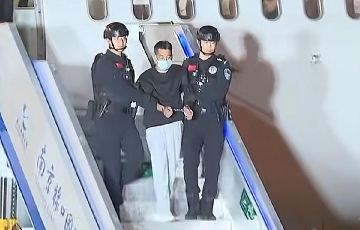 这个曾在缅北妙瓦底号称“亚太新城之父”的电诈大佬，此刻没了往日的嚣张，只剩满脸的