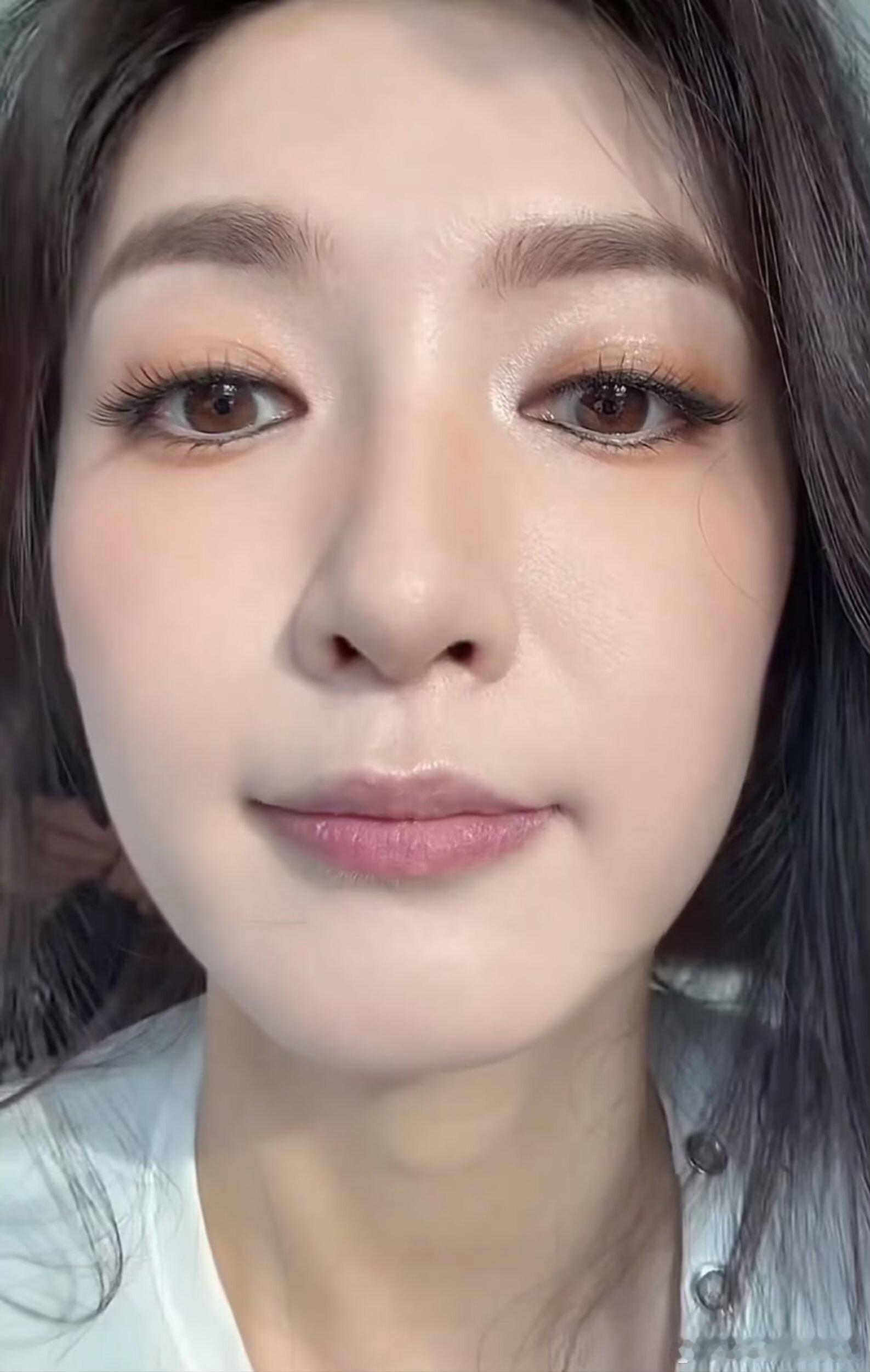 江疏影怼脸亲妈