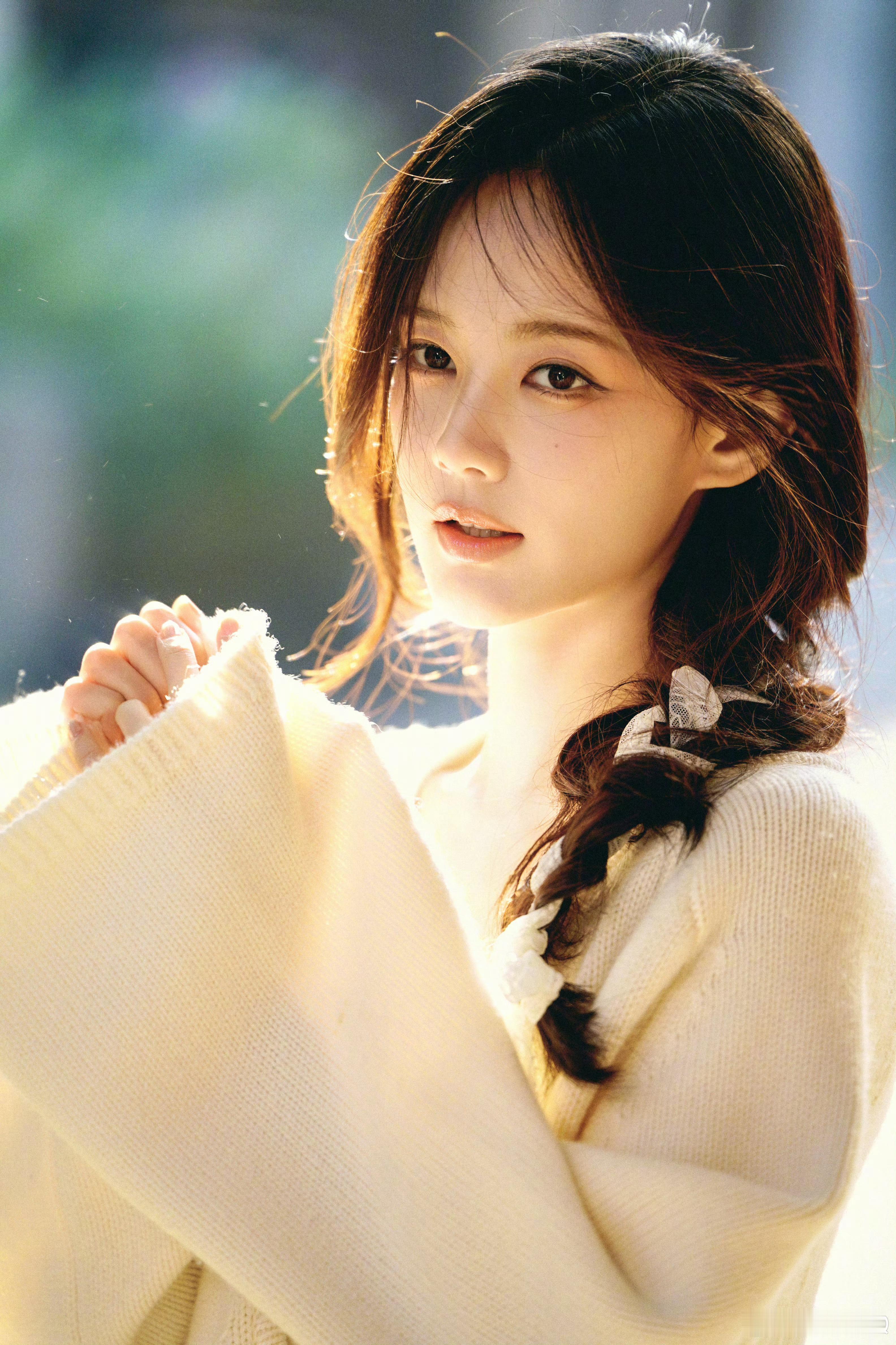 李一桐x最新物料美照·满屏秋天的味道🍂