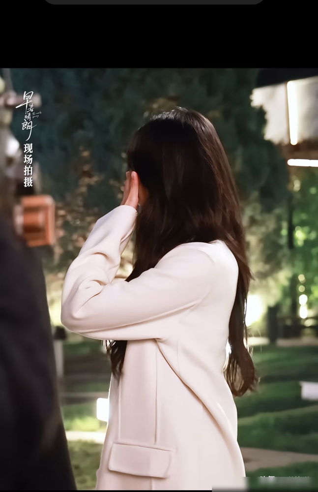 孙千被骂上热搜，评论区清一色让她学赵丽颖。看着挺扎心，但你去翻赵丽颖早期的评论区，骂得更狠。非科班，