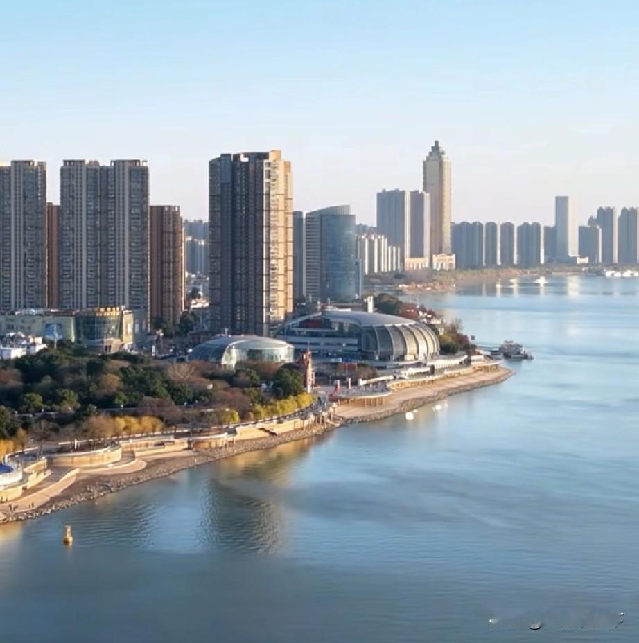 芜湖市表现优秀，2025年成绩单突破5400亿安徽省明确的主副中心城市是合肥和