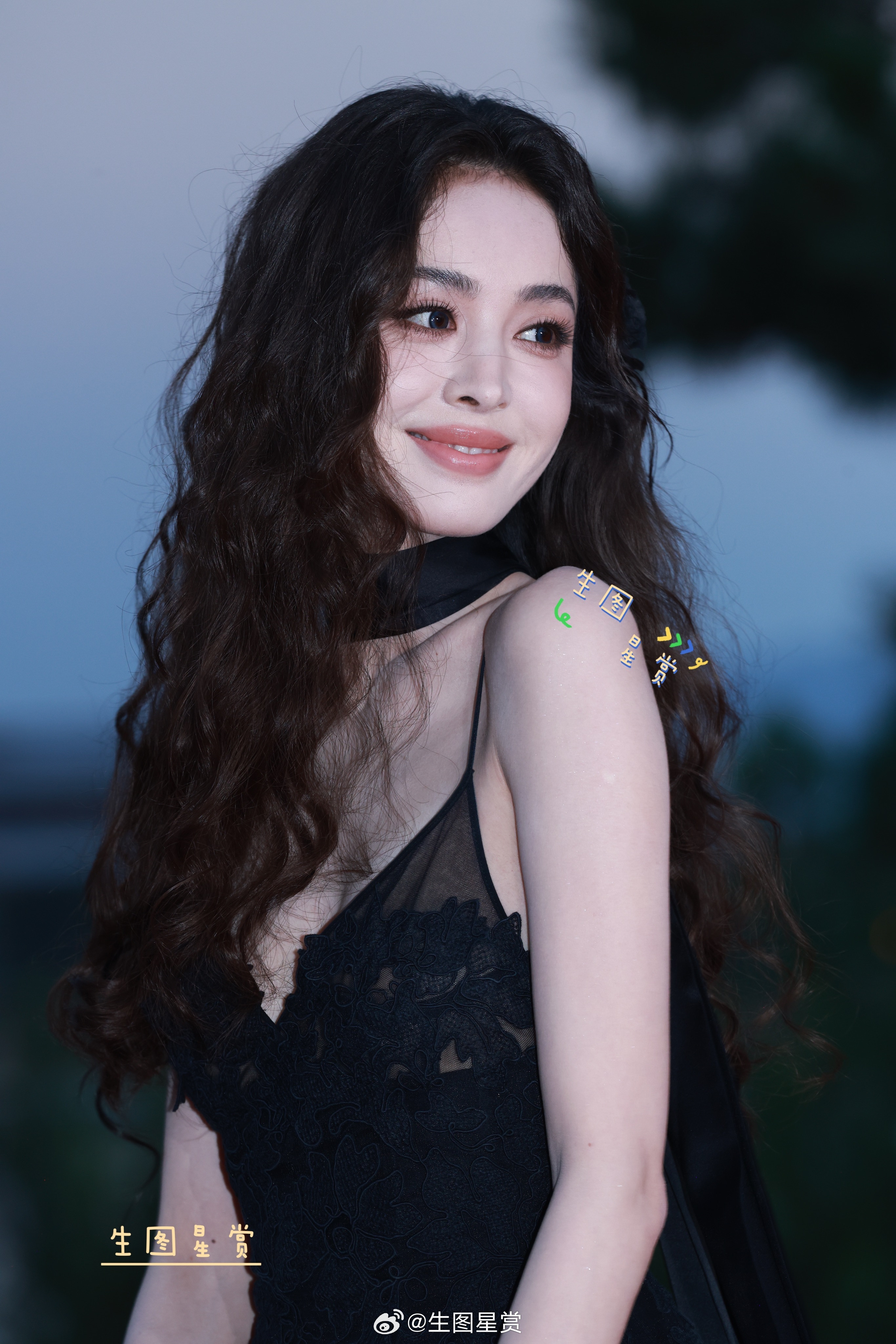古力娜扎、蔡文静、单依纯、陈德容、陈姝君红毯生图美丽不设限，自在绽放🌷栩栩华生