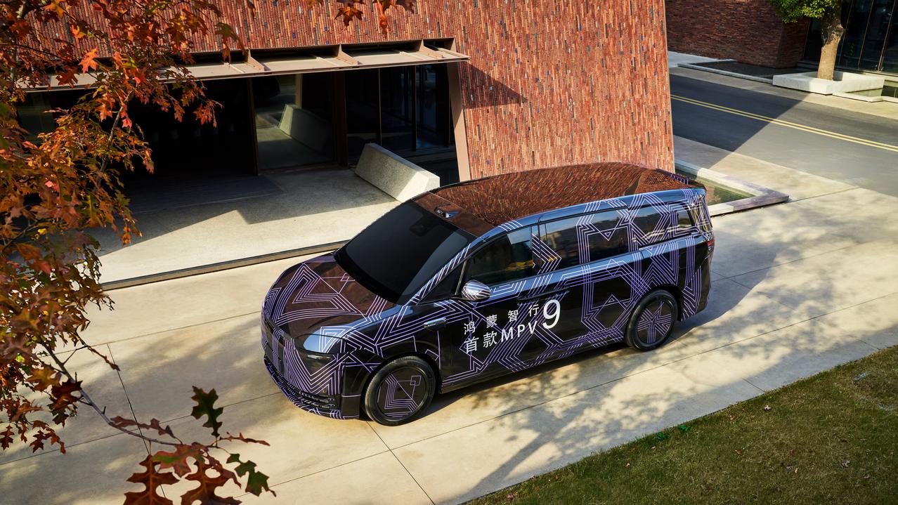 当华为在智能汽车领域持续攀登技术高峰，总有一个品牌率先将前沿构想变为现实——它就