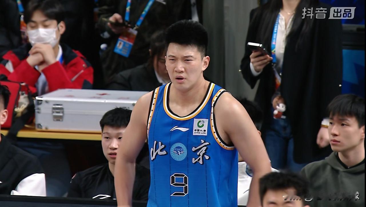 我必须要好好夸夸北京北汽大将雷蒙！在今天北京北汽主场以87：89输给青岛崂山啤酒