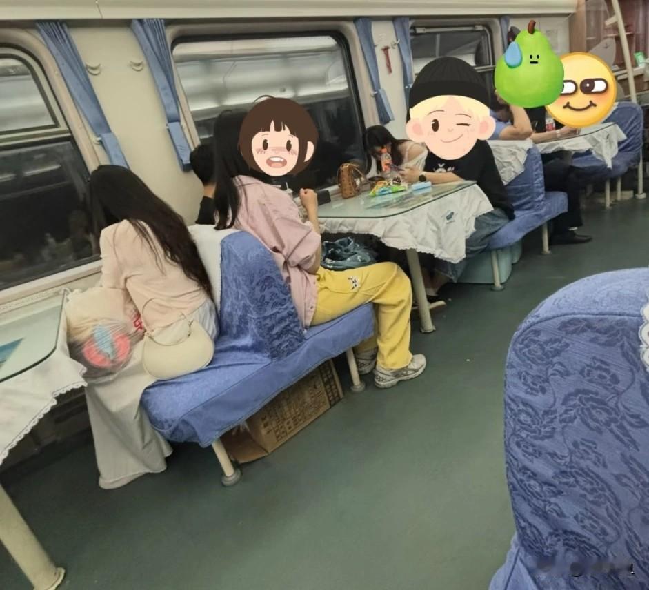 吴女士刚结束一段短途列车旅行，心里却始终过不去那个“消费规则”的坎。原本，她是想