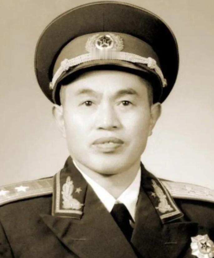 1969年，皮定均将军去甘肃农村视察，一群妇女不穿裤子，用破被子遮挡下身，地委书