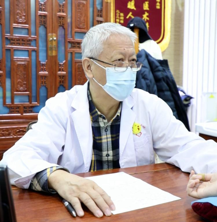 血清白蛋白突然暴跌！这是肾脏发出的最后警告！上周陪老妈复查，医生盯着化验单手