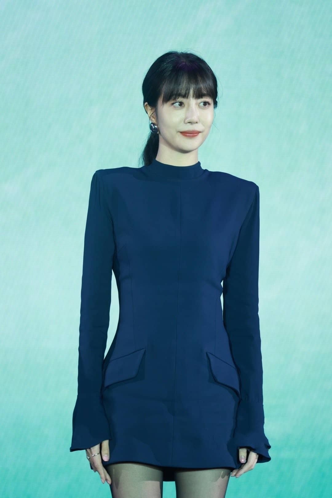 李溪芮，丝袜穿搭大长腿，姐姐是妥妥的内娱“腿精”。李溪芮