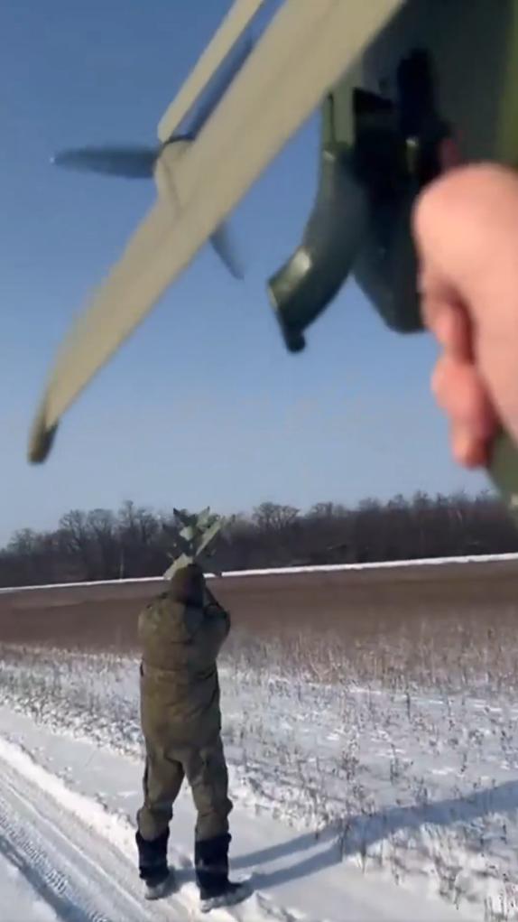 俄罗斯研制了一种名为“约尔卡”（Yolka）的反无人机发射器，由莫斯科工程师与防