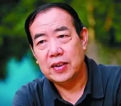 “流氓作家”贾平凹再次语出惊人：“人只要躺在床上，不能自己上厕所了，不管你多有钱
