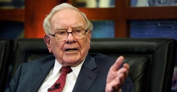 95岁巴菲特退休爆预言：“美日会更强大”！人们在猜“咋不提中国”时，没成想他关于