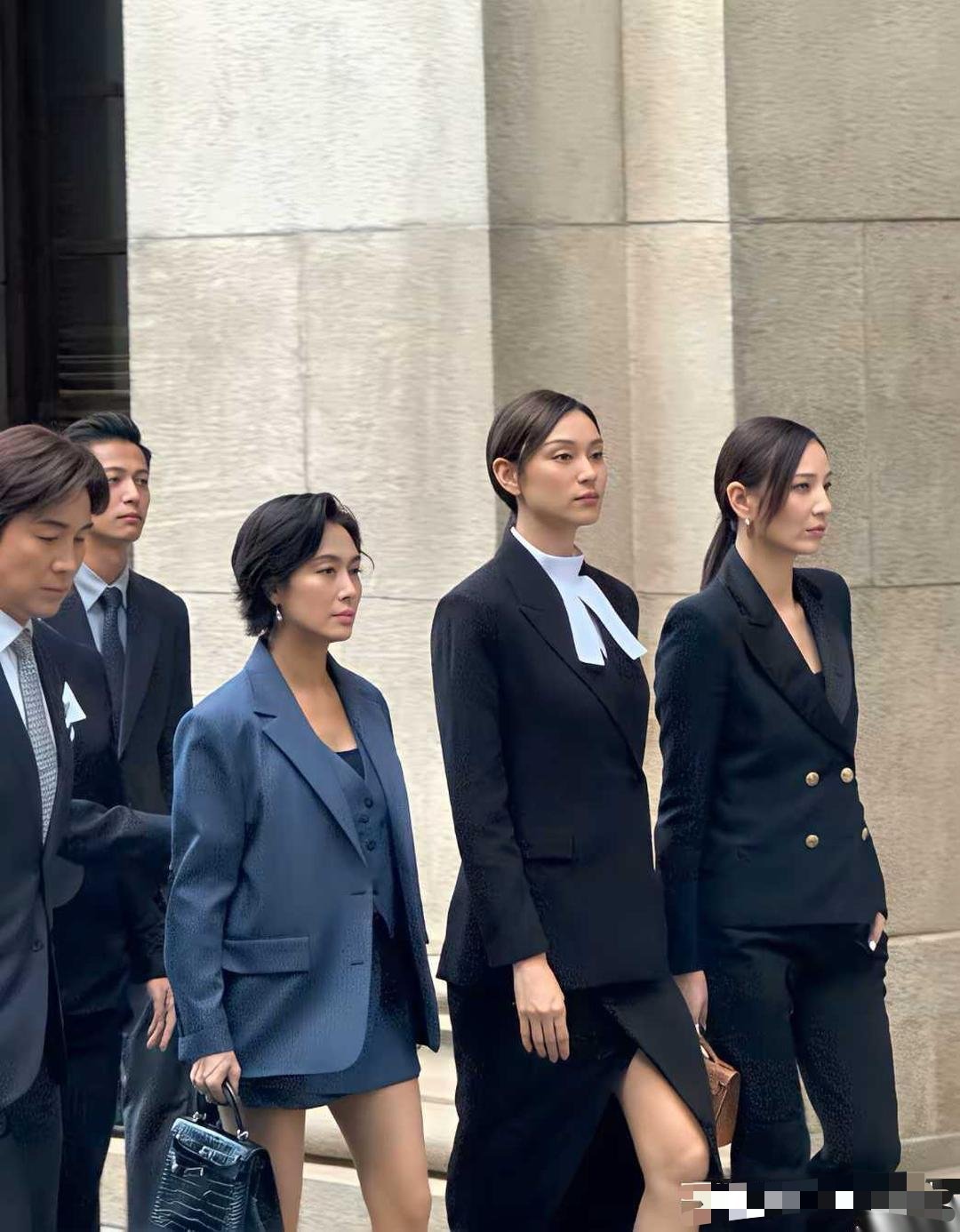 老天挺公平，给了盛世美颜，就不会再给大长腿。