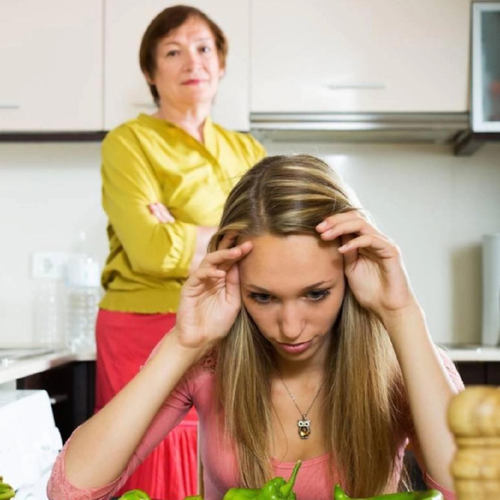 发现当妈的最是重男轻女心思深沉，总是刻意PUA女儿，老是跟女儿叨叨，你要跟哥