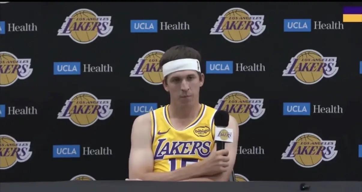 里夫斯想的美啊湖人球员里夫斯在今天的媒体日上谈到拒绝续约的话题，他说：“说到底