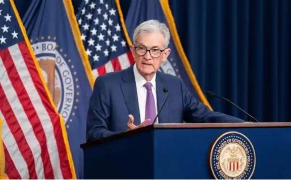 美联储为何铁了心不降息？或许只有中国人才能真正看透，无论美国内部如何争斗，联储的