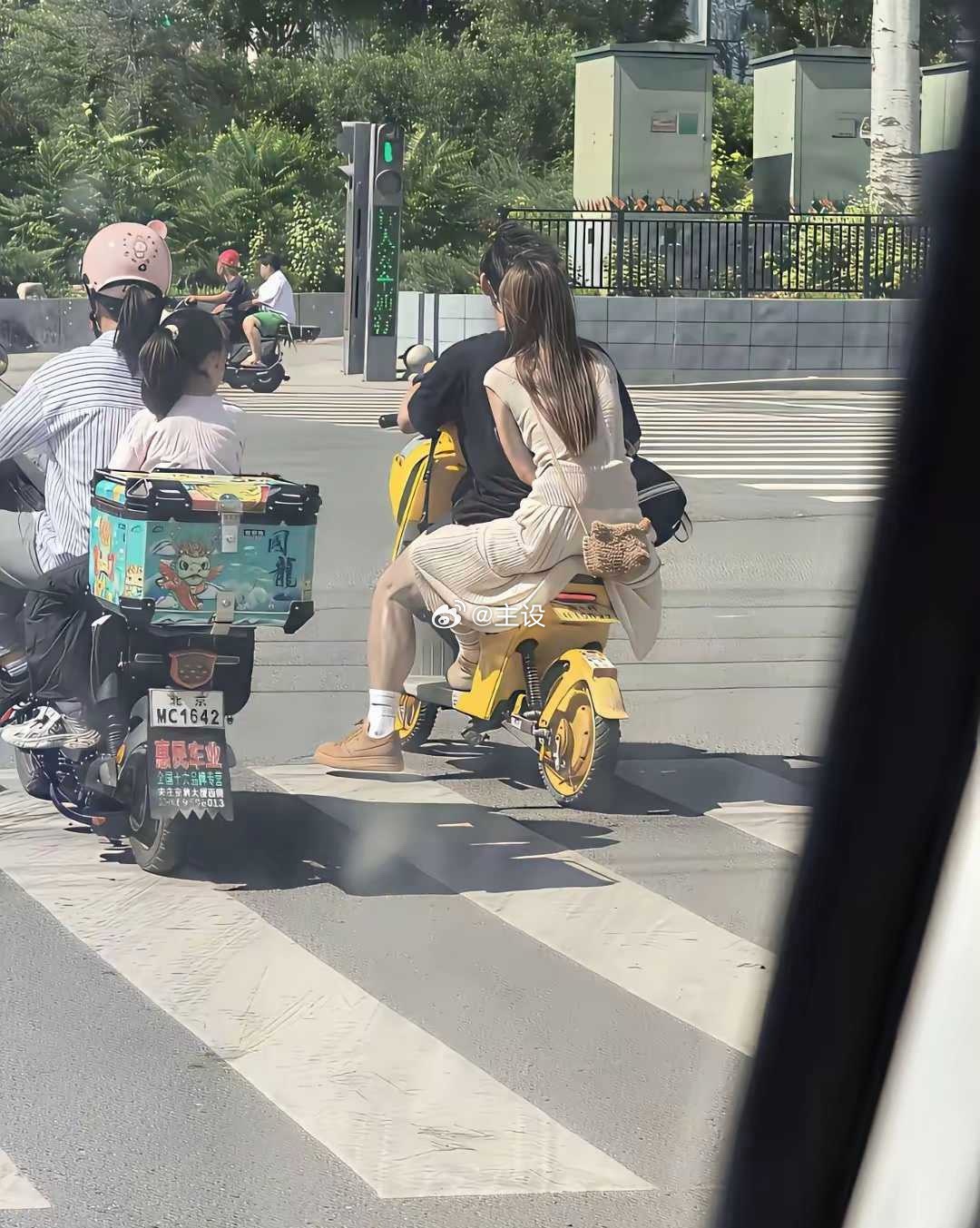 美女这腿练的有点好啊！