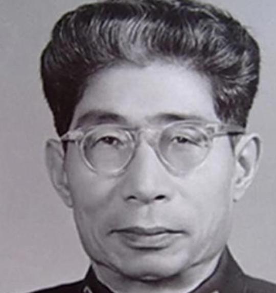 1967年，许世友到北京开会，一开国上将笑着和他打招呼，他理都不理，对方只能尴尬