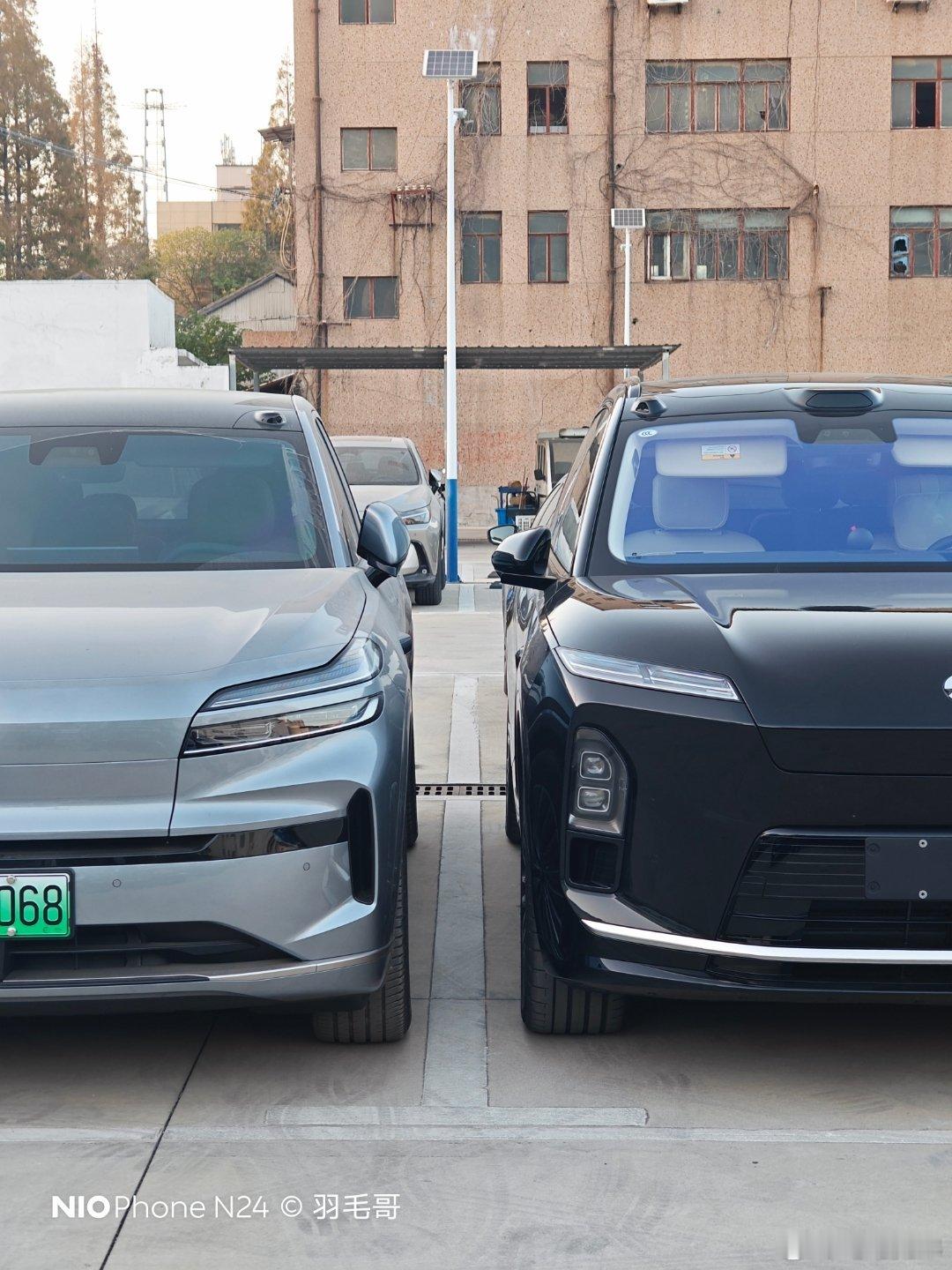 出门办事也要尽量把新8和乐道90停一起，估计90兄弟上车要用召唤了电动兄弟乐道l