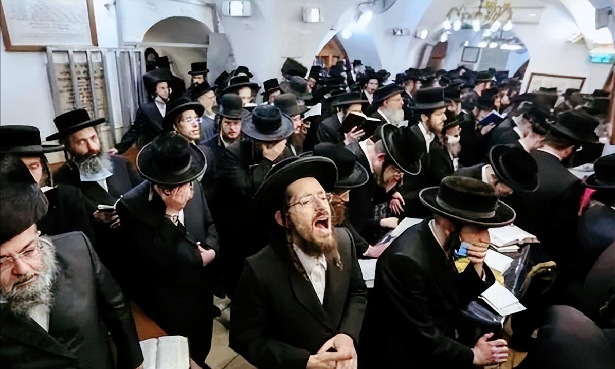 现实远比想象中更残酷，以色列的短板很快就暴露了，国防军总参谋长埃亚尔·扎米尔当着