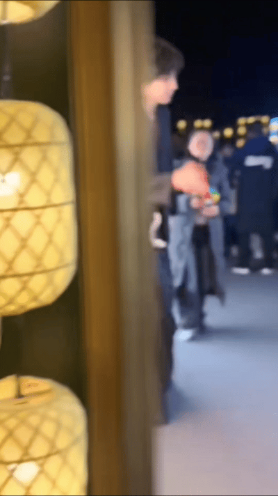 刘宇宁脚滑之后的反应一样的步伐，摩擦摩擦，我的滑板鞋。[大笑][大笑]​​​