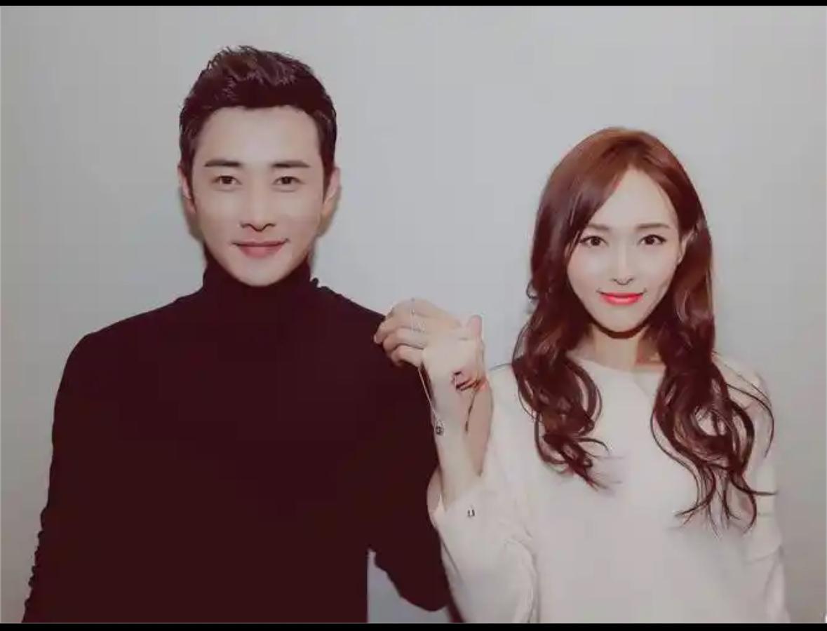 唐嫣凌晨航班探班，罗晋留片场宵夜，三年传闻随照消散.唐嫣半夜坐飞机去了横店，