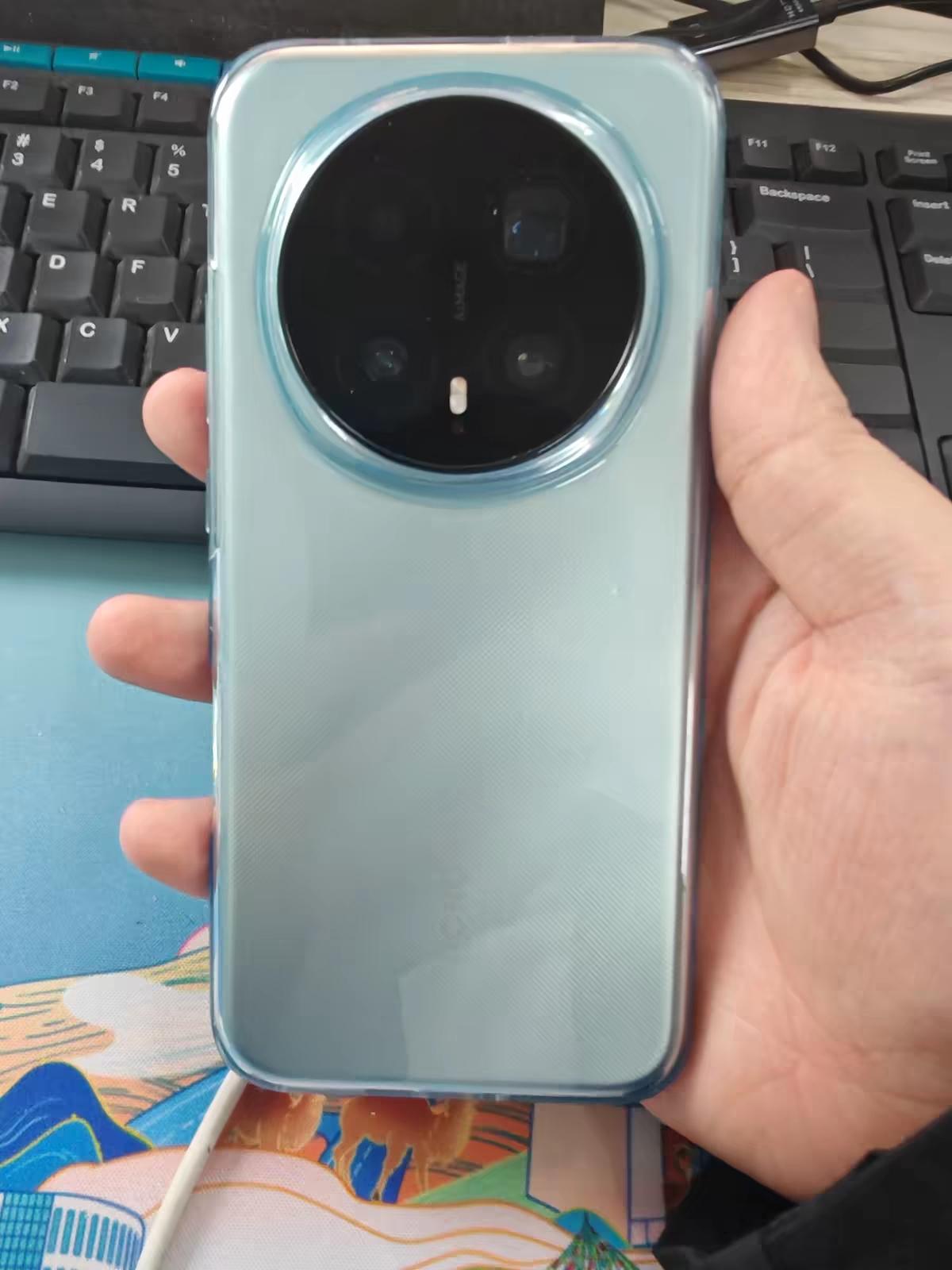 两台旗舰都用了仨月，说点大实话。华为Mate80ProMax和荣耀Magic