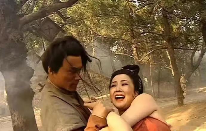 如果导演不喊停，感觉图二的“孙二娘”能把武松打死[捂脸哭]​​​​