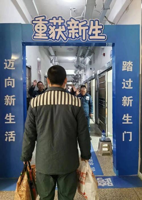 说真的，谁说宁波判的贪官就一定全关在宁波？我第一反应也是“啊？还能这样？”结果一查，真不一定，分流门