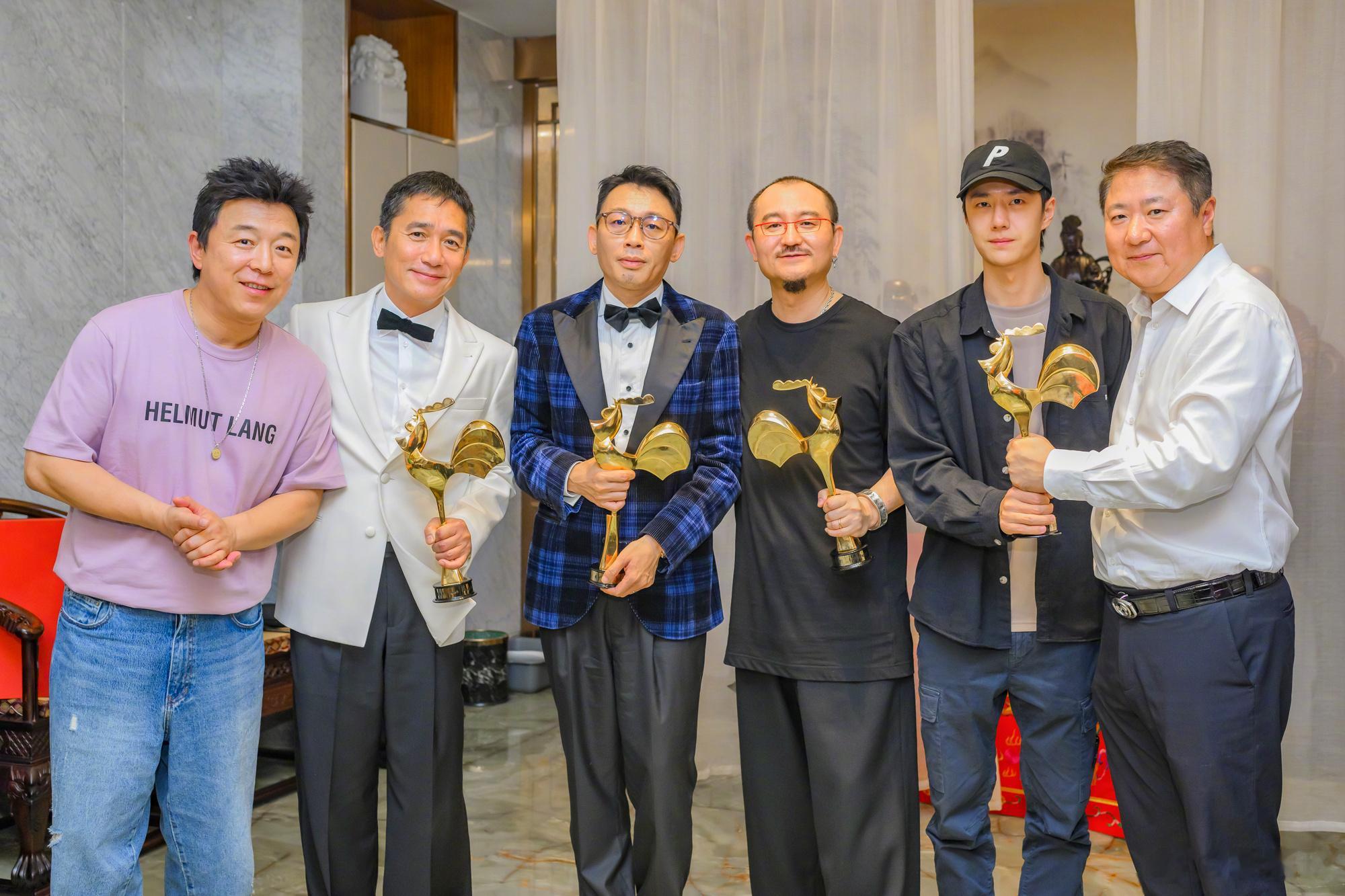 很牛的一张照片，王一博站在金字塔顶端，自身实力过硬，谦逊努力，博学多才，且多前辈