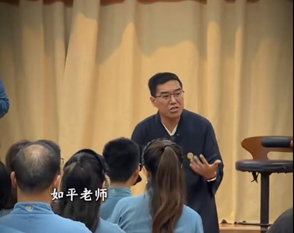 花12万送孩子挨打！为什么“伪国学书院”总能收割焦虑家长？新昌如是书院被查这件