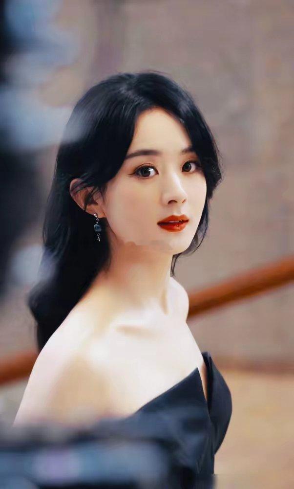 别再提什么85花了，这牌桌早就散了。有人已经封神上岸，有人还在水里扑腾呢。你看赵