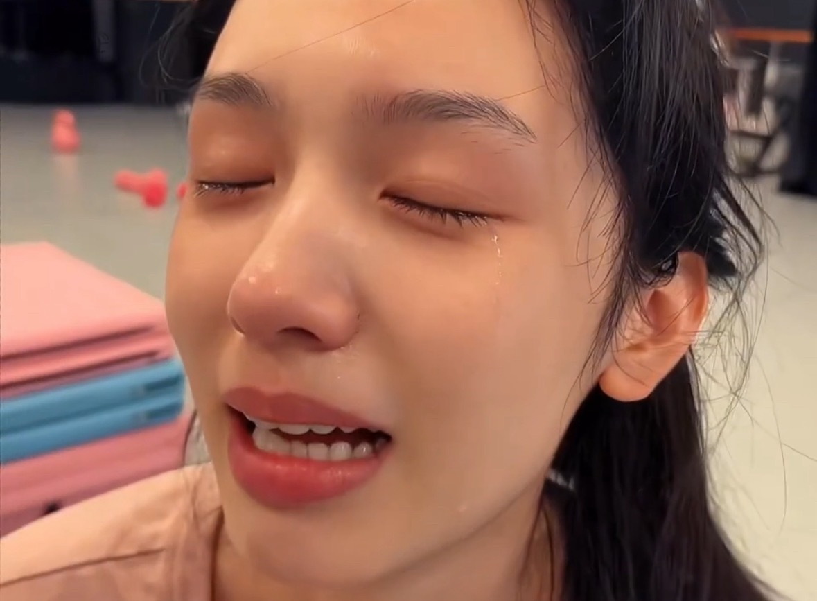 网友吐槽《红舞鞋》，那么多舞蹈出身的小花不选，非选周也让她现练，刚开拍就发跳舞辛