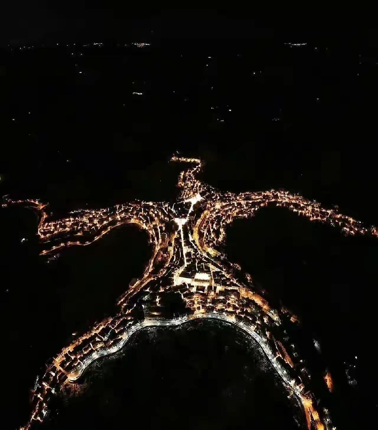 没想到世界上还真的有这样一个地方，有谁知道这个是什么城市。设计规划者太有才了吧！