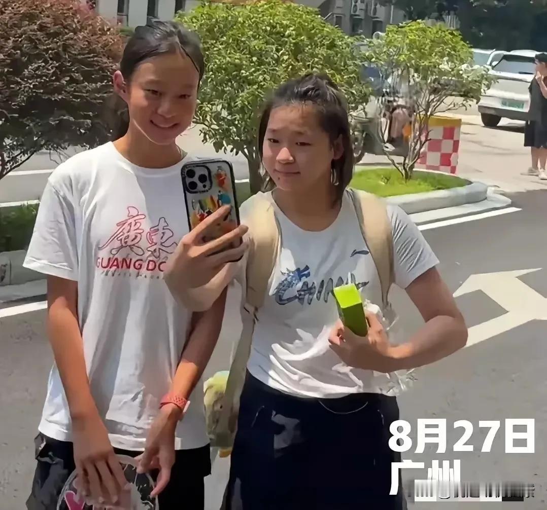 全红婵减肥效果引争议，咱真该多些理解！最近，全红婵在广州二沙训练场的照片曝