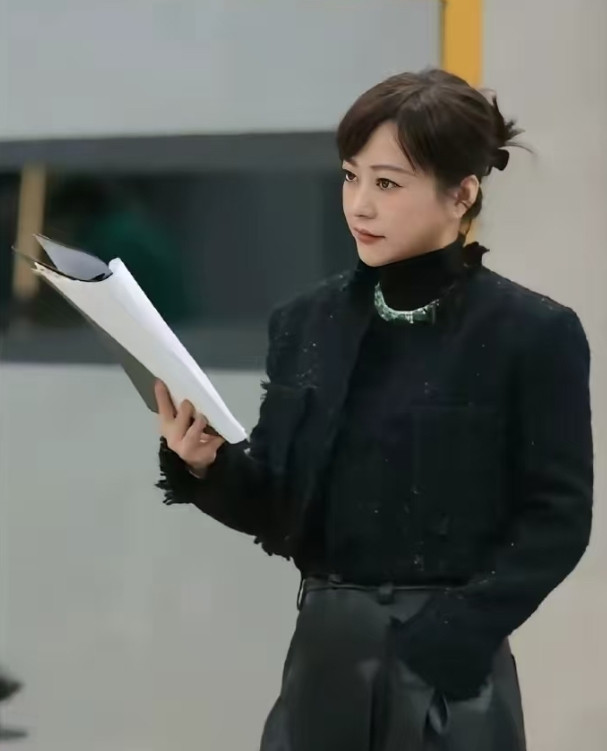 谁有郝蕾电话？我真想问问她。29800一期的培训班，能让我女儿也去报名吗？